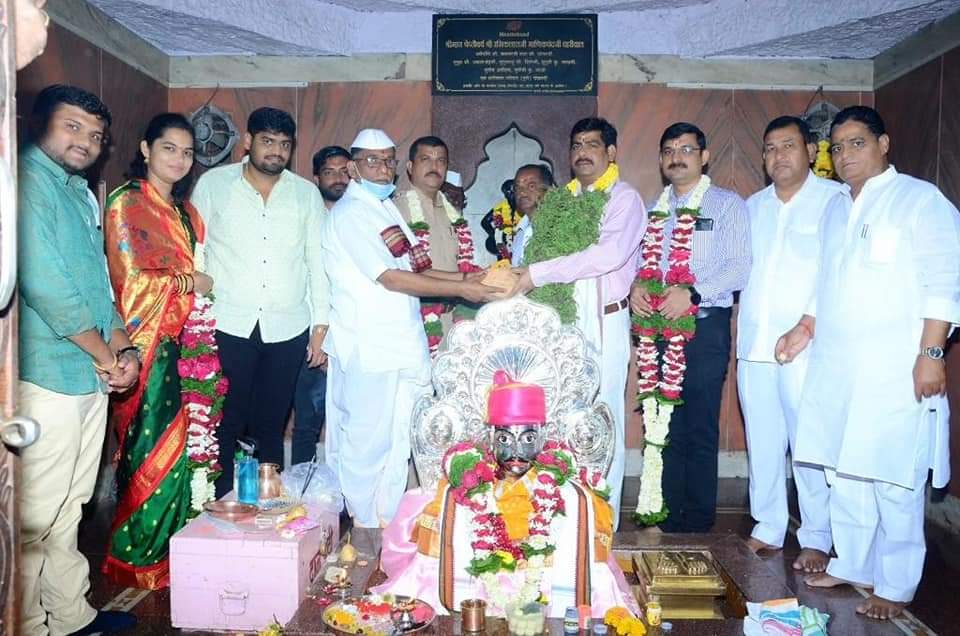 करोनाचे संकट दूर करा : जिल्हाधिकारी डॉ. भोसले यांचे निळोबारायांना साकडे